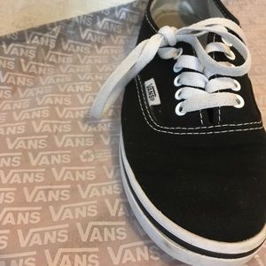 Lo pro black and white Vans